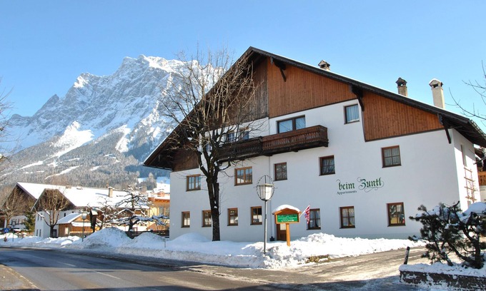 Ehrwald Apartment | Cozy Flat in the Heart of the City with Breakfast Included