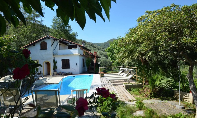 Prela Apartment | Inviting Flat with Large Terrace and Shared Pool Access