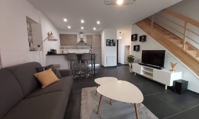Roz-sur-Couesnon House | Inviting Gite "La Roz'e" near Mt St Michel with Breakfast