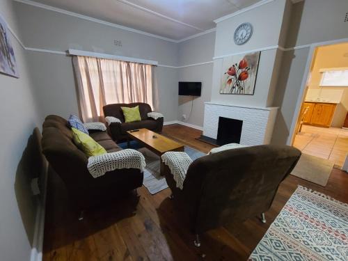 Blue Crane Route House | Charming Guesthouse in Cookhouse - Family & Pet Friendly