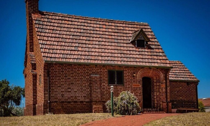 Geraldton Cottage | Cosy Heritage Retreat - Pet FriendlynRated as "Exceptional" by previous Guests.