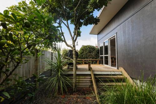 New Plymouth House | Inviting Retreat at Pioneer: Family-Friendly Comfort