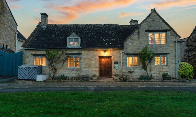 Willersey Cottage | Inviting Rex Cottage: Guest Rated 10/10 in the Cotswolds
