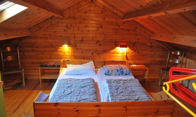 Heure House | Comfortable Holiday Home in Noiseux with Pet-Friendly Garden