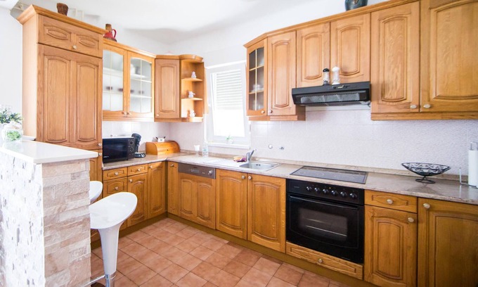 Dakovo House | Relaxing Holiday Home with Pool and Lake View Awaits