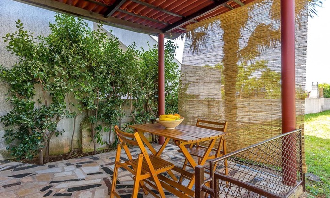 Stinjan House | Cozy Holiday Home with Terrace and Grill - Pet Friendly Retreat