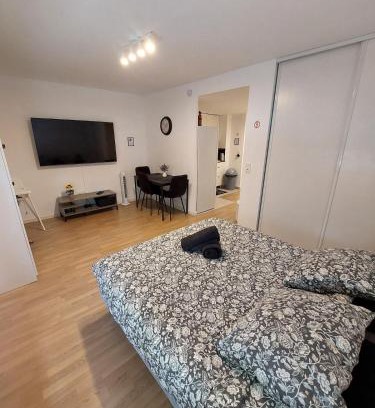 Cergy Apartment | Cosy Home 4 - Spacieux studio avec parking - 30 min Paris