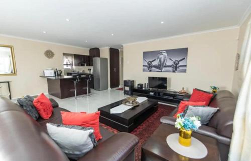 Bluewater Bay House | Charming Retreat in Bluewater Bay - Guest Rated 9.8/10