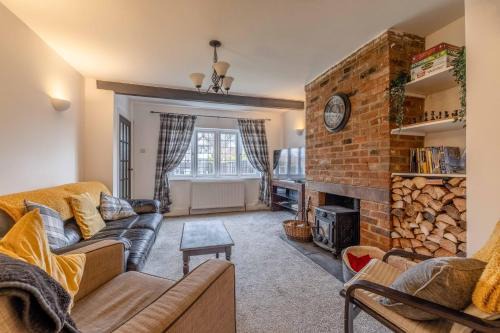 Bray on Thames House | Inviting Home Near Dorney, Windsor with Free Parking