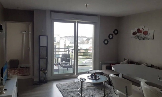 Tours Apartment | Comfortable Home Near City Center with Breakfast Included