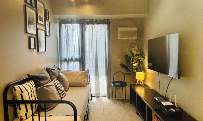 Cubao Condo | Comfortable Home Steps from Train and Bus Stations