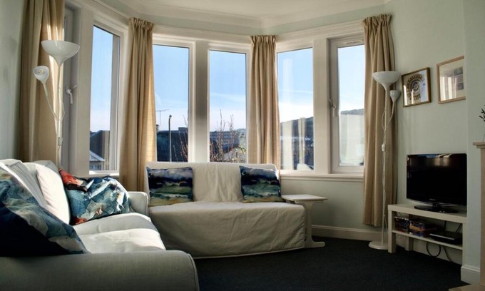 Restalrig House | Inviting Home Overlooking Arthur's Seat - Guest Rated 10/10