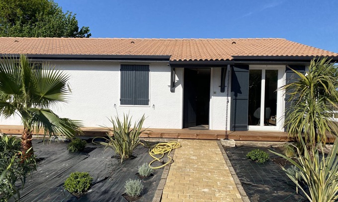 La Teste-de-Buch House | Relaxing Retreat Near Beaches with Private Pool & Family Friendly