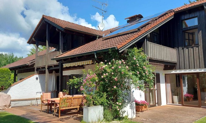 Diessen am Ammersee House | Charming Retreat by Ammersee Lake with Pool & Breakfast