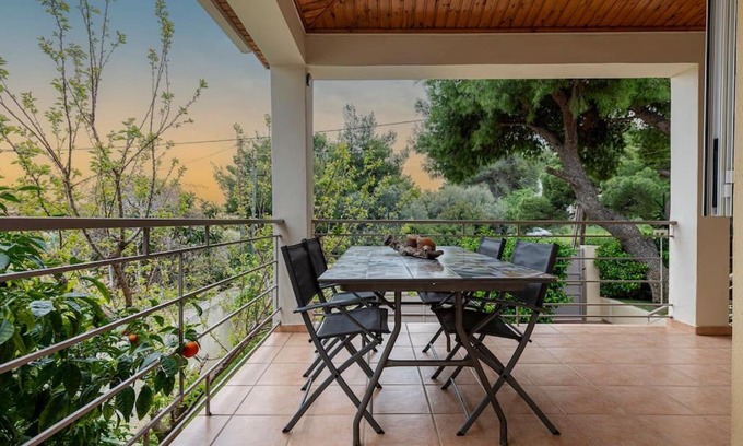 Markopoulo Mesogaias House | Inviting Retreat Close to Airport and Beach, Rated 9.7/10