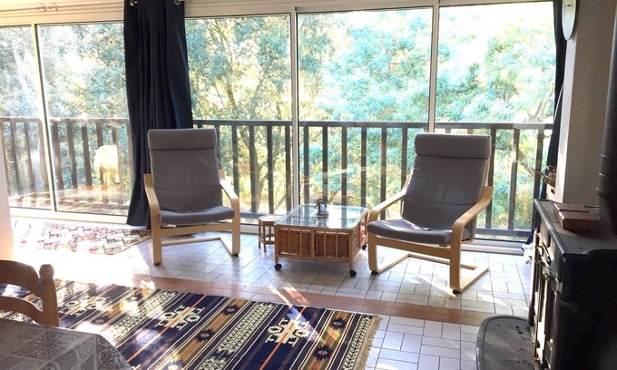 Carcans House | Cozy Lakeside Retreat with AC, WiFi & Family-Friendly Perks