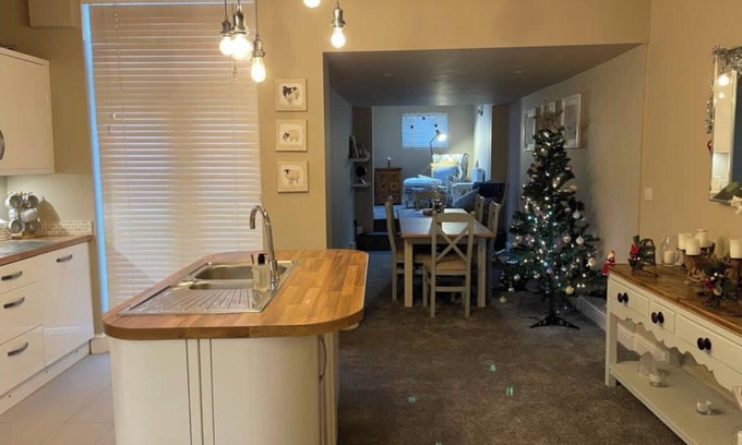 Clitheroe House | Charming House in Historic Clitheroe with Family Amenities