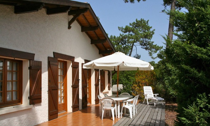 Le Canon House | Cozy Retreat with Ocean Views, Garden, and Family Amenities