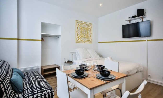 Parc-de-Montsouris Apartment | Cozy Independent Studio near Train Station & Garden