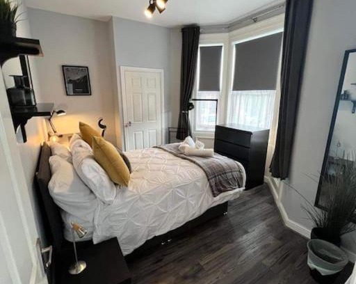 Jesmond Apartment | Pet-Friendly 3-Bed Jesmond Apartment in Prime Location