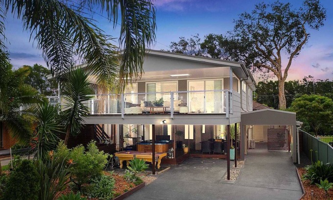 San Remo House | Relaxing Lake-view Retreat with Spa, Beaches & Shopping Nearby