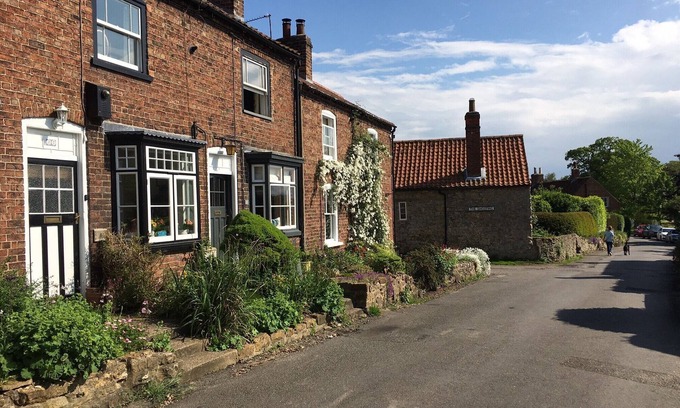 Tealby Cottage | Charming Tealby Cottage: Pet-Friendly Escape with Breakfast