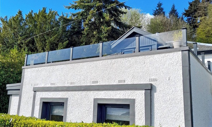 Kilcreggan Cottage | Idyllic Lochside Cottage with Terrace Views in Argyll