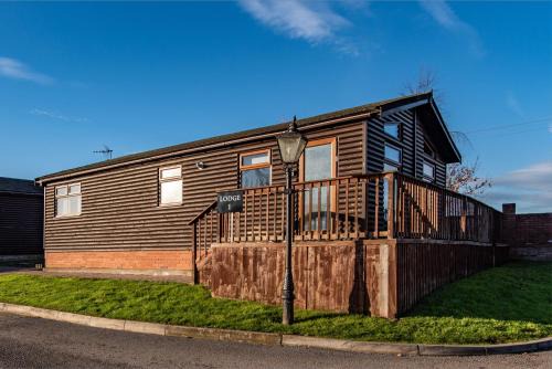 Barrow-on-Trent Ski Chalet | Cosy lodge in the countryside
