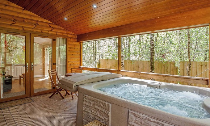 Freehay Ski Chalet | Inviting Log Cabin with Spa, Hot Tub & Family Amenities