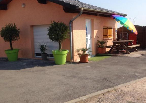 Marthille Apartment | Cozy Country Retreat: Top-Rated Family-Friendly Escape