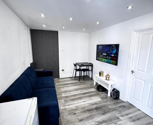 North End Apartment | Cosy London Base 1 Bedroom Sofa Bed Sleeps 4 and Free Parking