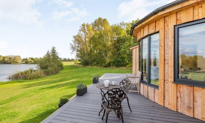 Newark Cabin | Quaint Lakeside Lodge with Pool and Oceanfront Views