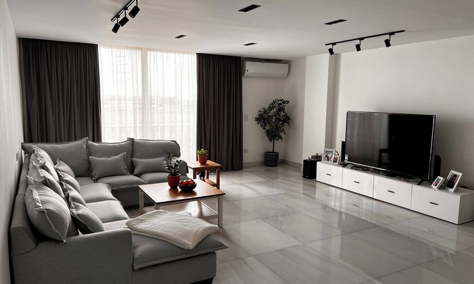 Al-Khalifa Apartment | Chic Modern Apartment: Perfect for Families and Travelers