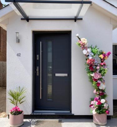 Chiswick House | Modern Family Retreat with Garden & Free Parking