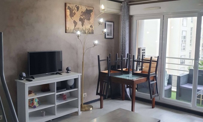 Le Kremlin-Bicetre Apartment | "Cosy & Modern" Apartment with private parking and close to the Paris metro!