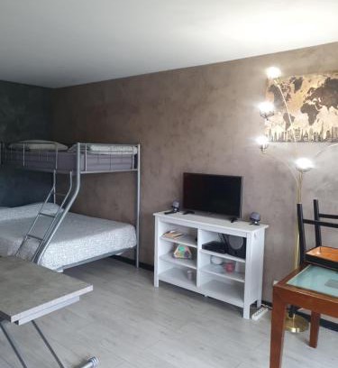 Le Kremlin-Bicetre Apartment | Convenient Studio Near Paris - Family-Friendly Amenities