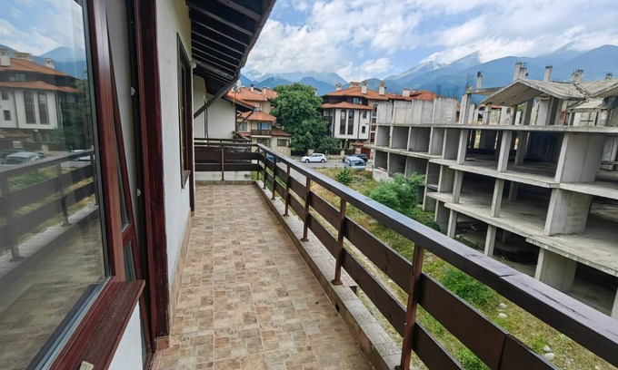 Shiligarnika Apartment | Inviting Mountain View Apartment with Fast Wi-Fi & Breakfast