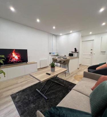 Salorges - Sainte-Anne Apartment | Family-Friendly Apartments in Scenic Nantes, France