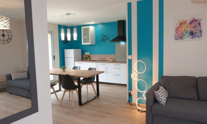 Saint-Pardoux Villa | Charming New House by the Lake with Pool and Breakfast