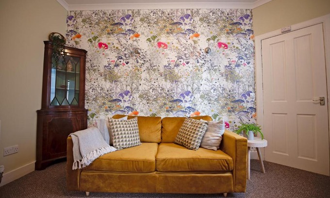 Tollcross Apartment | Charming One-Bedroom Flat in City Center - Guest Rated 8.9