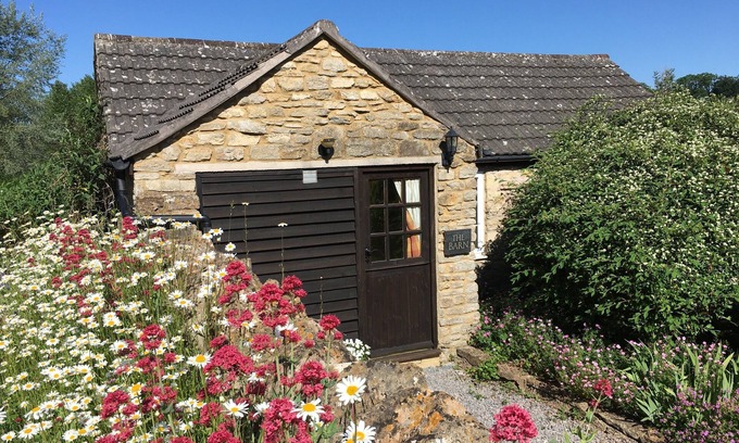 Rode Cottage | Serene Stone Cottage Near Bath & Frome with Breakfast & Pets