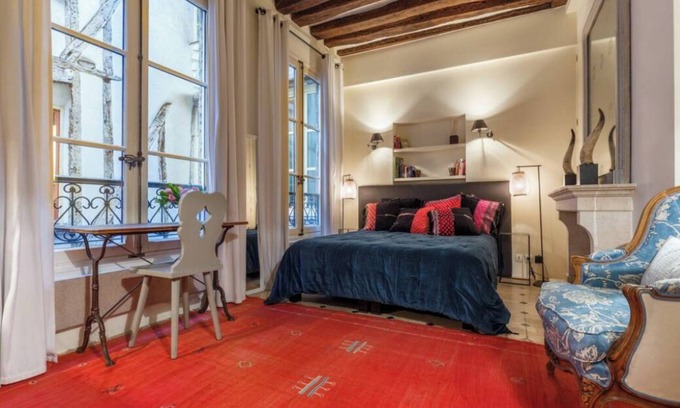 Saint-Germain-des-Pres Apartment | Charming Retreat in Saint Germain des Prés with Spa & Hot Tub