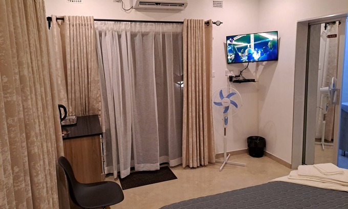 Victoria Falls Cabin | Comfortable Hotel Near Highway for Easy VicFalls Access