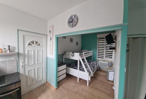 La Fere Apartment | Cozy Retreat with Breakfast & Pet-Friendly Amenities