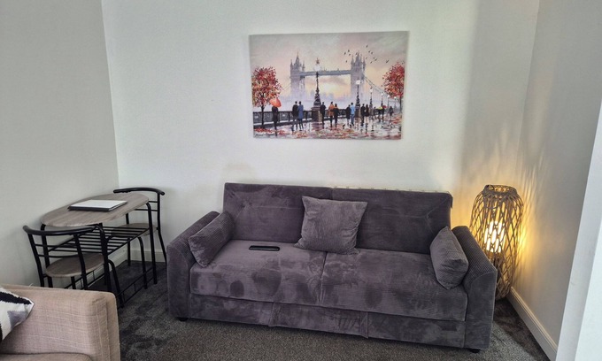 Shotts Apartment | Inviting Pub Flat in Shotts: Perfect for Families & Pets