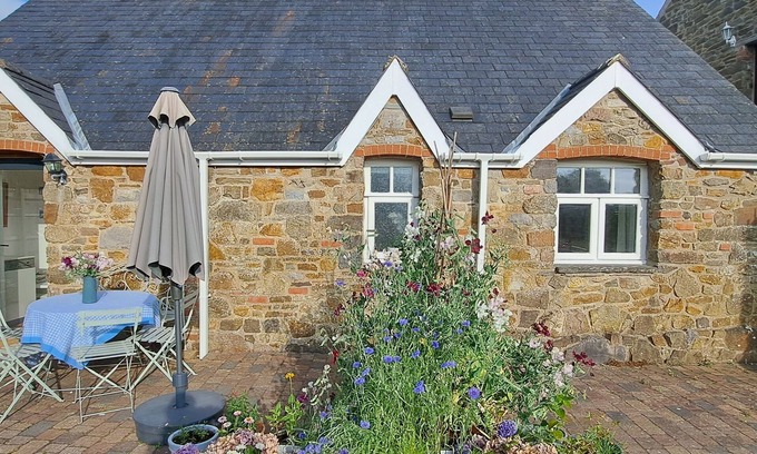 Kilgetty Cottage | Serene Cottage Retreat in South Pembrokeshire - 10/10 Rated