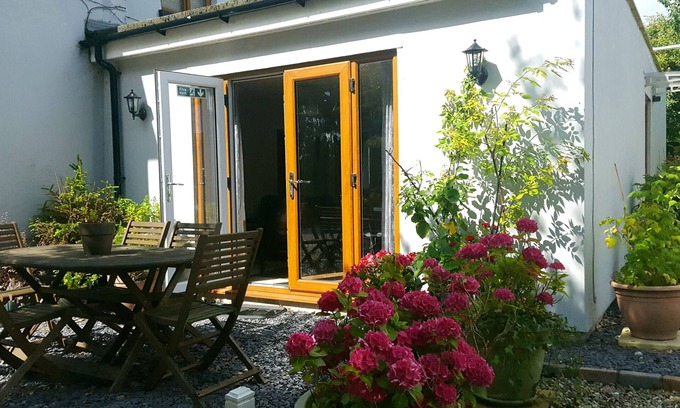 Penycae Cottage | Cozy Two-Bed Cottage with Kitchen in Tranquil Village