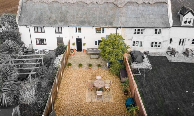 Sea Palling Cottage | Quirky Coastal Cottage - Guest Rated 10/10, Pet Friendly!