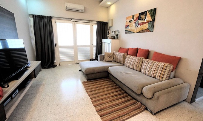 Petaling Jaya House | Relaxing Home Near Taman Bahagia LRT with Kitchen Access