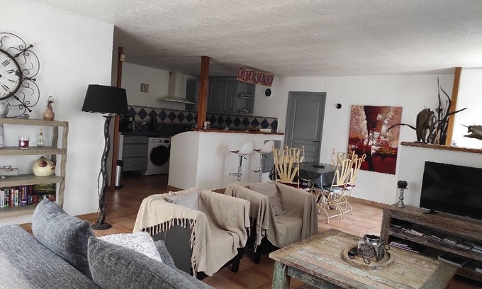 Maillane Cottage | Inviting Stay at the Foot of the Alpilles with Pool Access